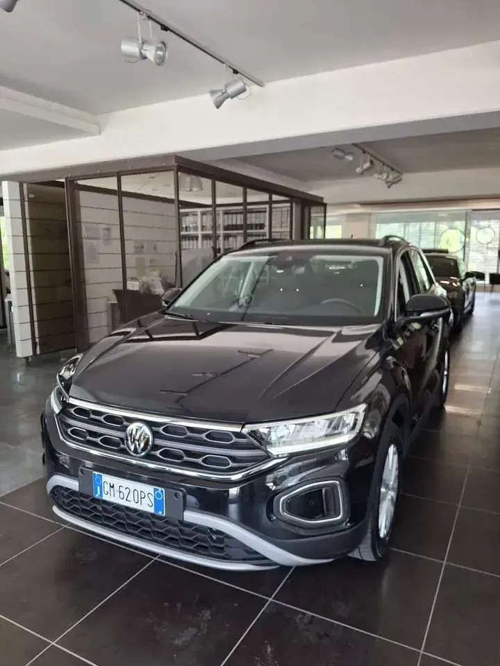 Usata VW T-Roc R-line 150 CV (110 kW) 2023 Nero SUV