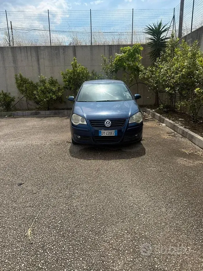 Usata VW Polo Trendline 69 CV (50 kW) 2005 Blu Utilitaria