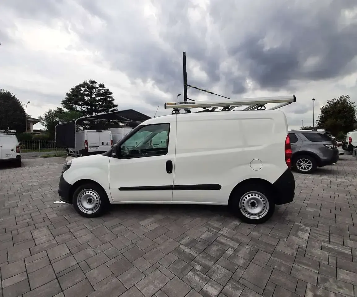 Usata Fiat Doblò 120 CV (88 kW) 2021 Bianco Monovolume