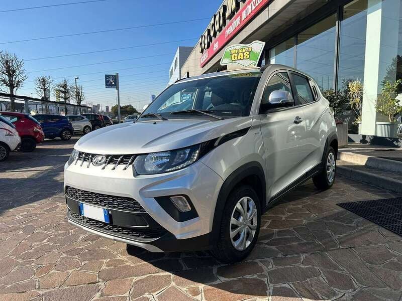 Usata Mahindra KUV100 86 CV (63 kW) 2023 Argento SUV