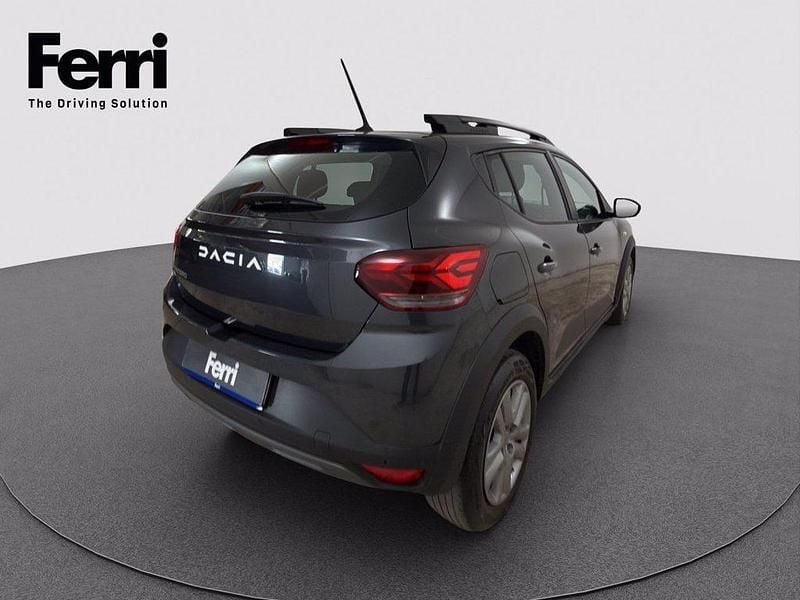 Usata Dacia Sandero Expression 101 CV (74 kW) 2023 Grigio cometa Utilitaria
