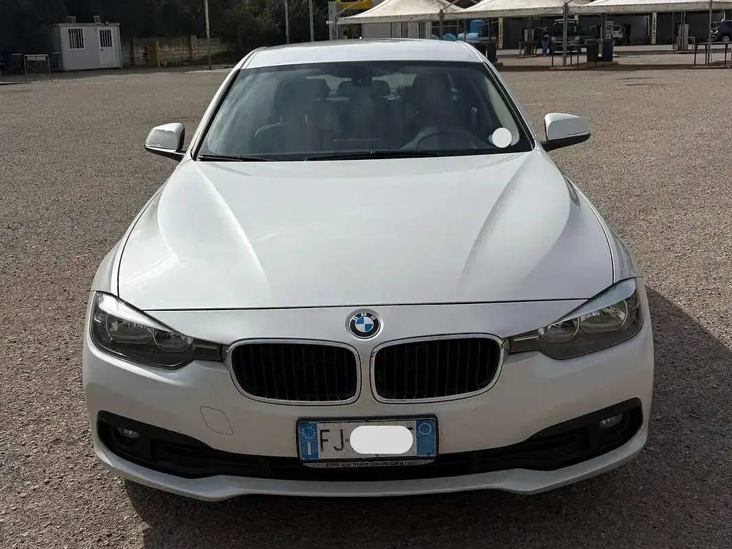 Usata BMW 318 Advantage 150 CV (110 kW) 2017 Bianco Berlina