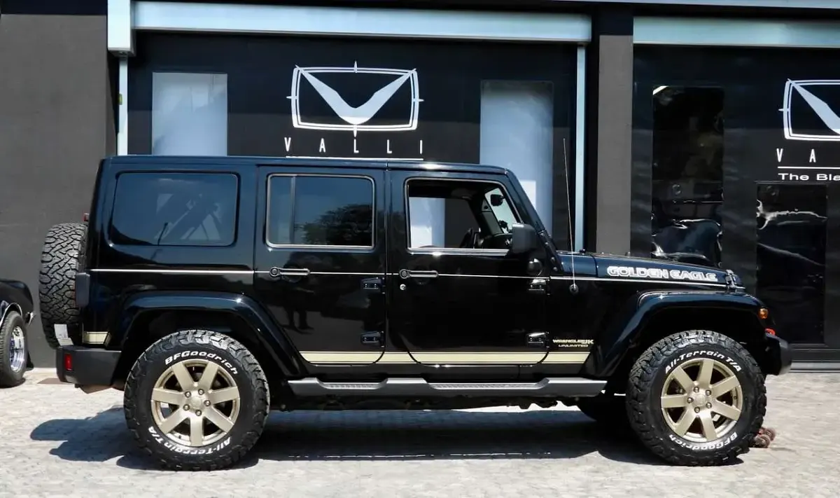 Usata Jeep Wrangler 200 CV (147 kW) 2018 Brilliant black golden decala SUV