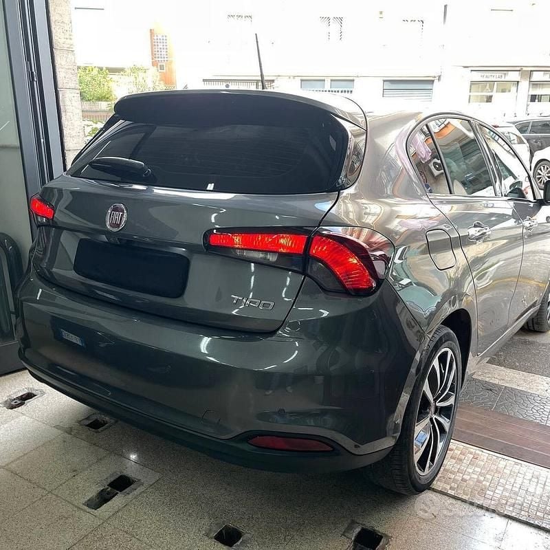Usata Fiat Tipo Lounge 120 CV (88 kW) 2018 Grigio Berlina