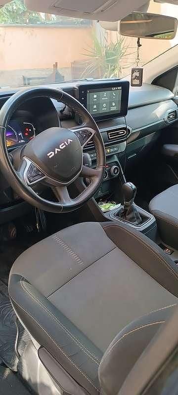 Usata Dacia Jogger Extreme 94 CV (69 kW) 2023 Grigio Monovolume