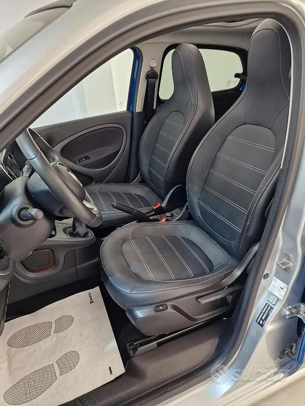 Usata Smart ForFour Prime 71 CV (52 kW) 2015 Blu/azzurro Utilitaria