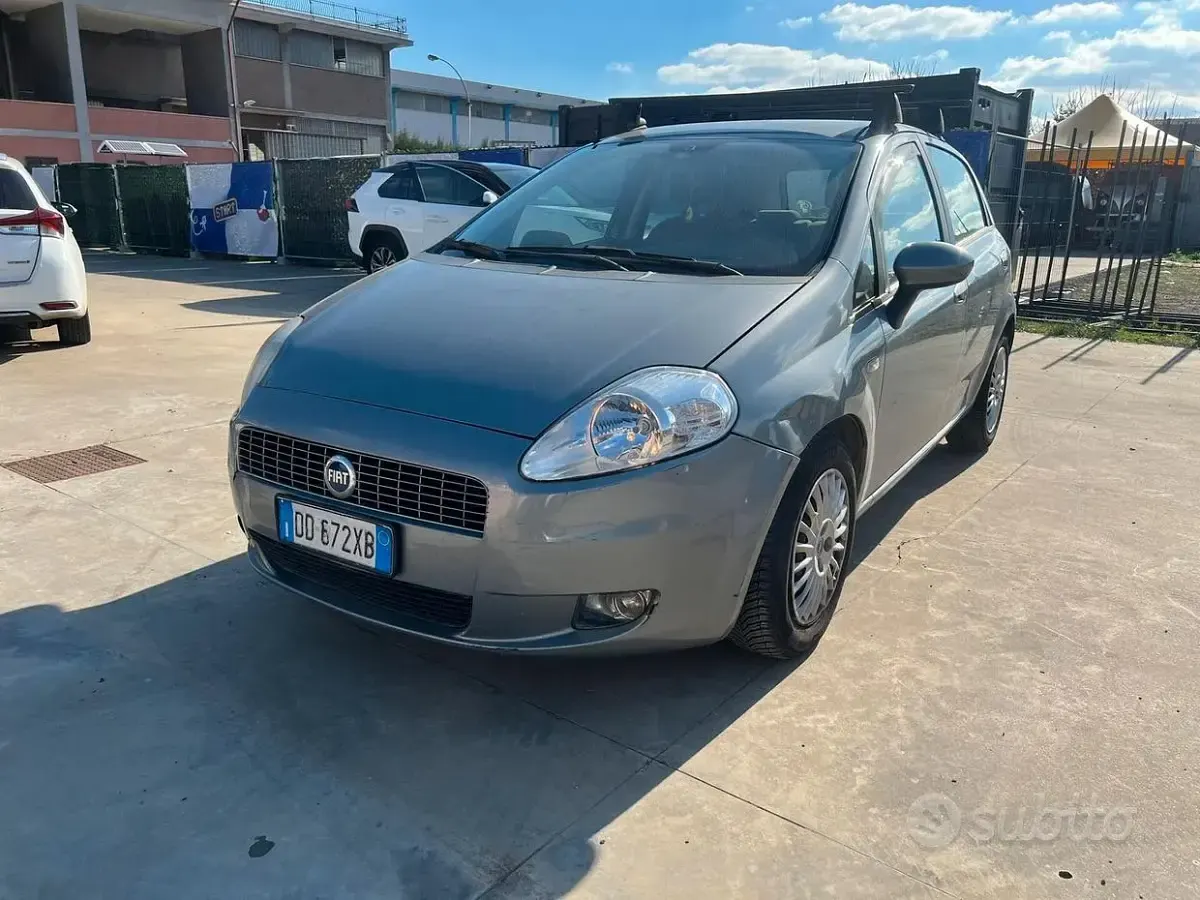 Usata Fiat Grande Punto 65 CV (47 kW) 2006 Grigio Utilitaria