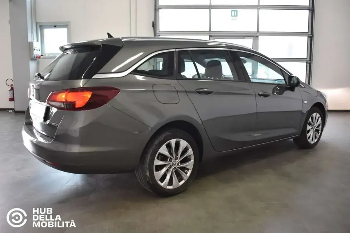 Usata Opel Astra Dynamic 110 CV (80 kW) 2019 Grigio Station wagon