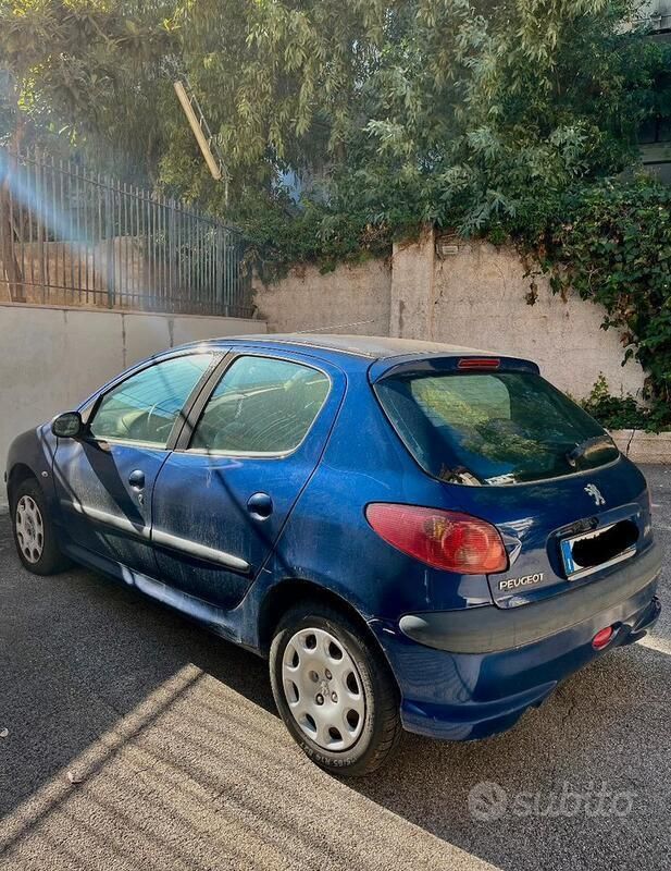 Usata 2006 Peugeot 206 Tre volumi | 1350 € (Ottimo prezzo) - Immagine 1/4