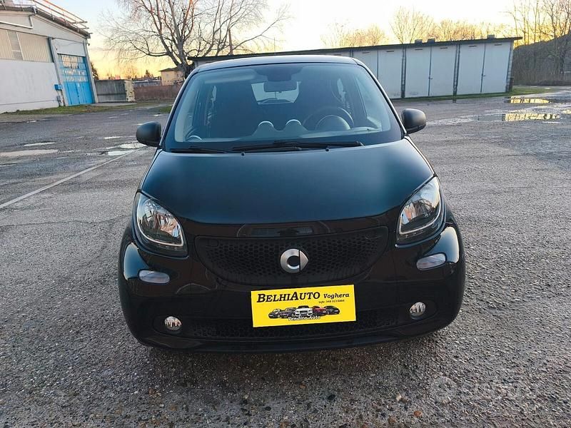 Usata Smart ForFour 70 CV (51 kW) 2017 Nero Utilitaria