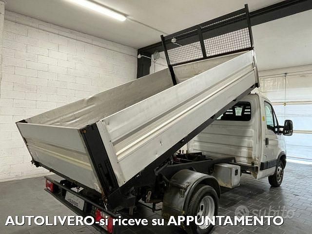 Usata Iveco 35.12 126 CV (92 kW) 2012 Bianco Furgone