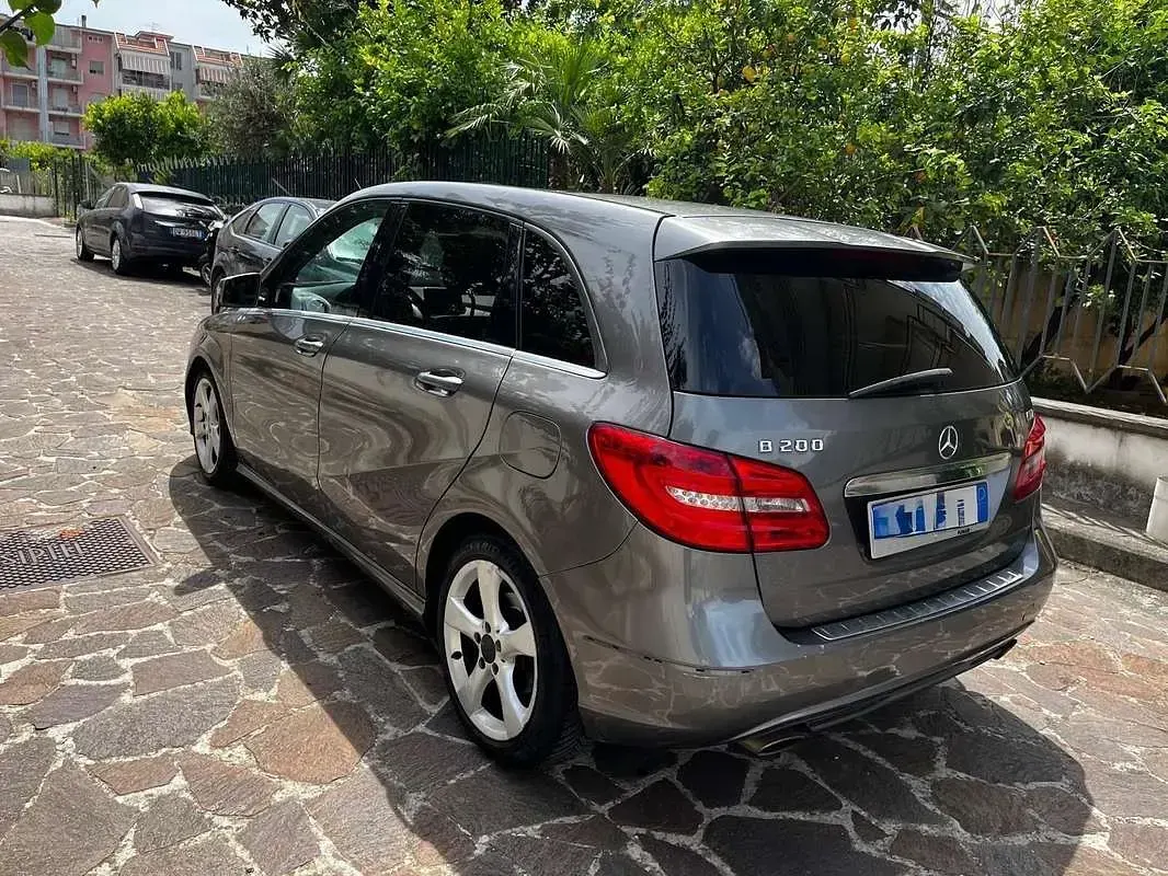 Usata Mercedes B200 Premium 136 CV (100 kW) 2013 Grigio Utilitaria