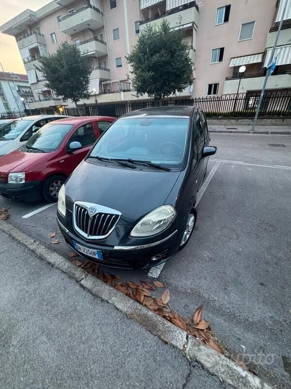 Grigio Usata 2008 Lancia Musa Monovolume | 1999 € (Super prezzo) - Immagine 1/4