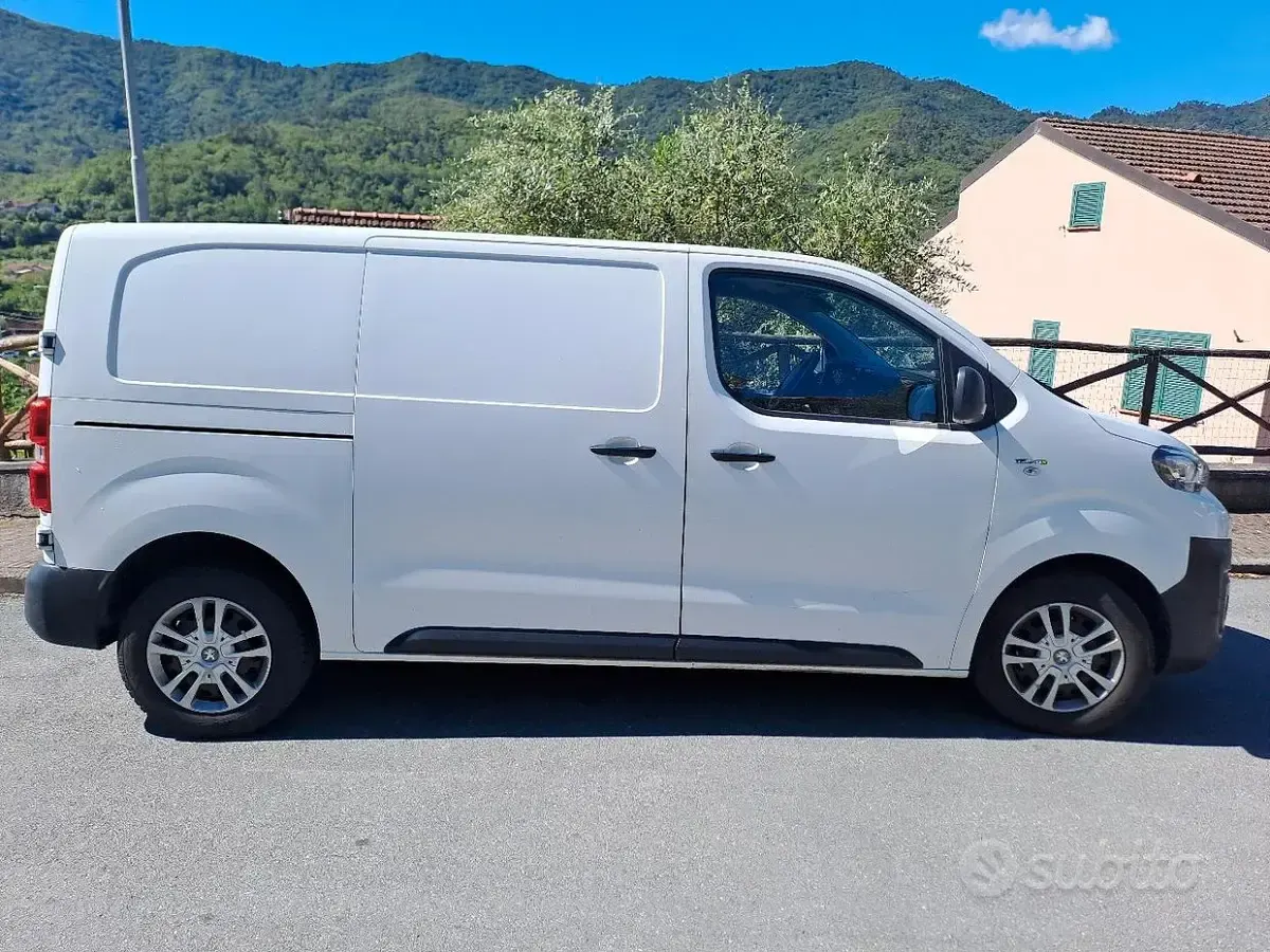 Usata Peugeot Expert 128 CV (94 kW) 2017 Bianco Furgone