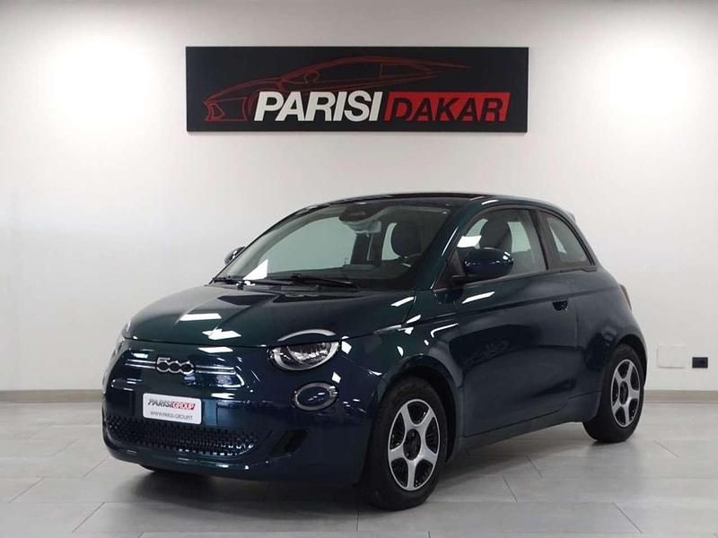 Usata Fiat 500e Action 42 kW (58 CV) 2022 Ocean green Utilitaria