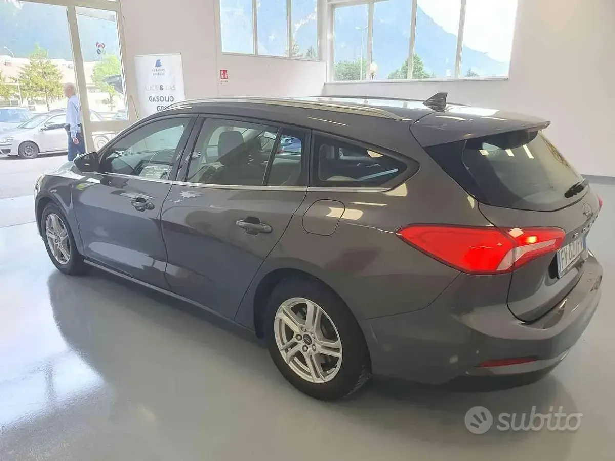 Usata Ford Focus 120 CV (88 kW) 2019 Grigio Station wagon