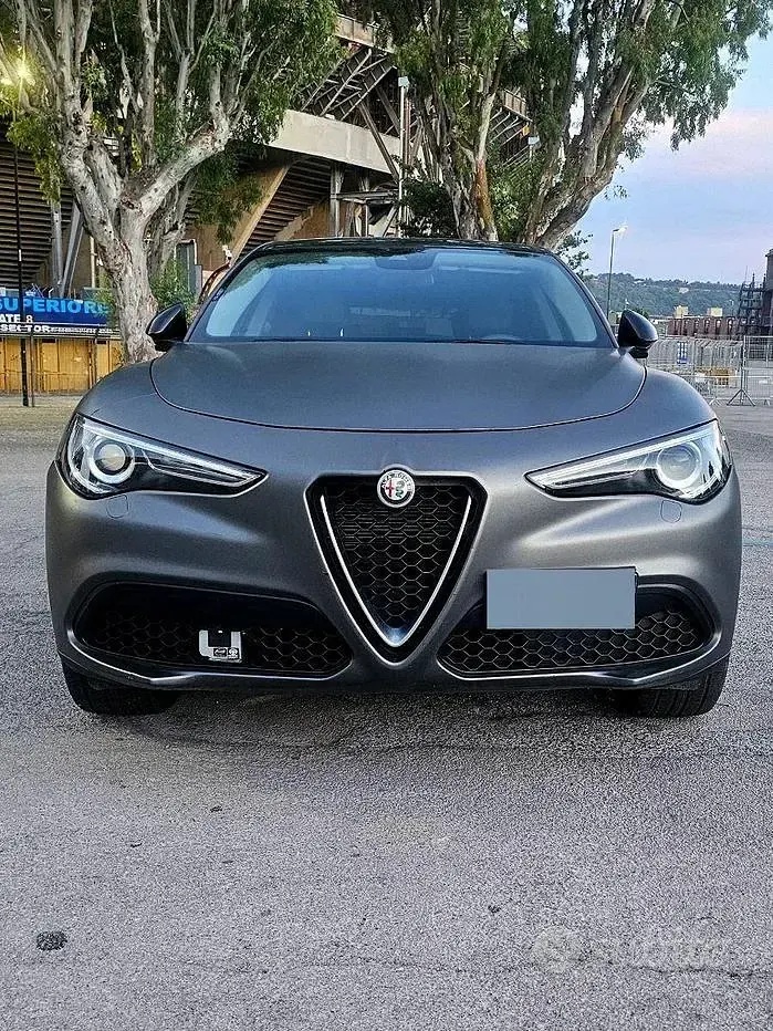 Usata Alfa Romeo Stelvio 190 CV (139 kW) 2019 Grigio SUV