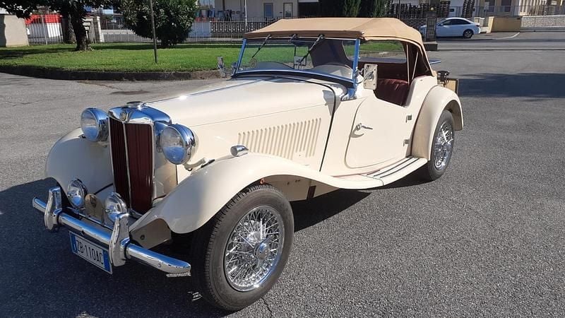 Usata MG TD 54 CV (39 kW) 1953 Beige Cabrio