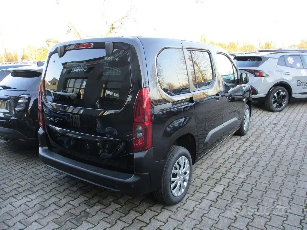 Nuova Fiat Doblò 101 CV (74 kW) 2025 Nero Monovolume