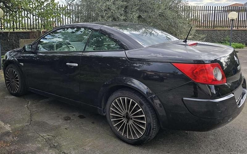 Usata Renault Mégane Cabriolet Privilege 131 CV (96 kW) 2007 Nero Cabrio
