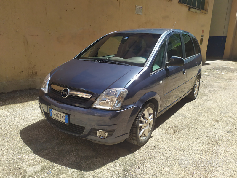 Usato 2009 Opel Meriva 1.6 Benzin 105 CV (4.500 €)