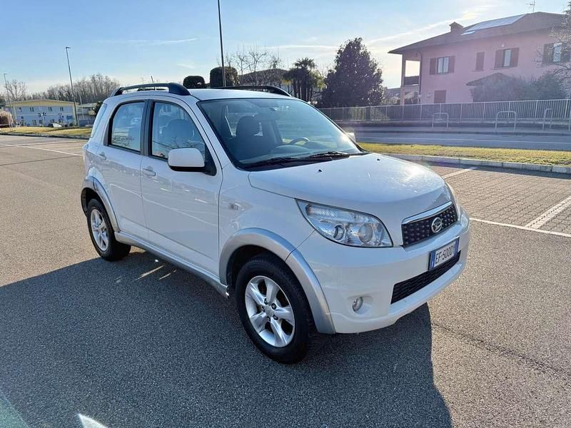 Usata Daihatsu Terios 105 CV (77 kW) 2010 Bianco SUV
