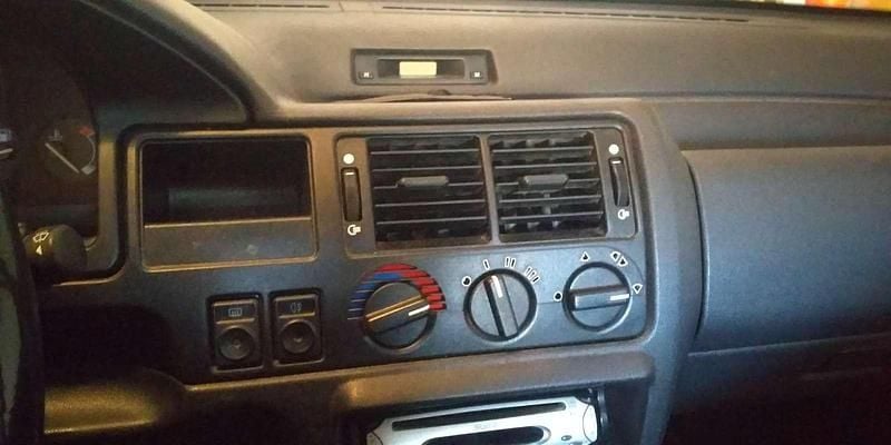 Usata Ford Escort Ghia 88 CV (64 kW) 1992 Grigio Berlina