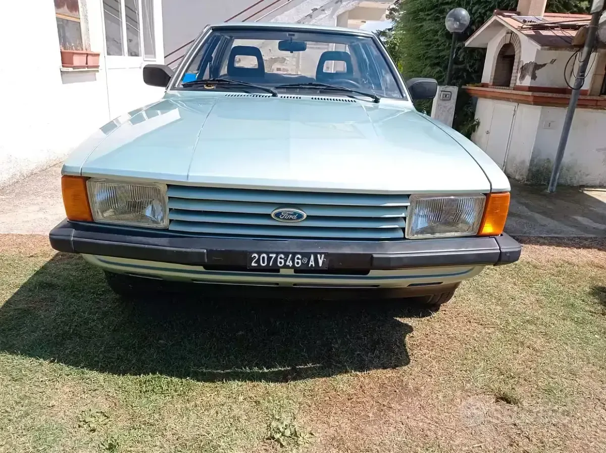 Usata Ford Taunus 73 CV (53 kW) 1982 Verde Berlina