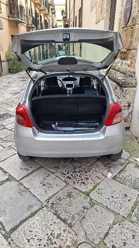 Usata Toyota Yaris 90 CV (66 kW) 2008 Grigio Utilitaria