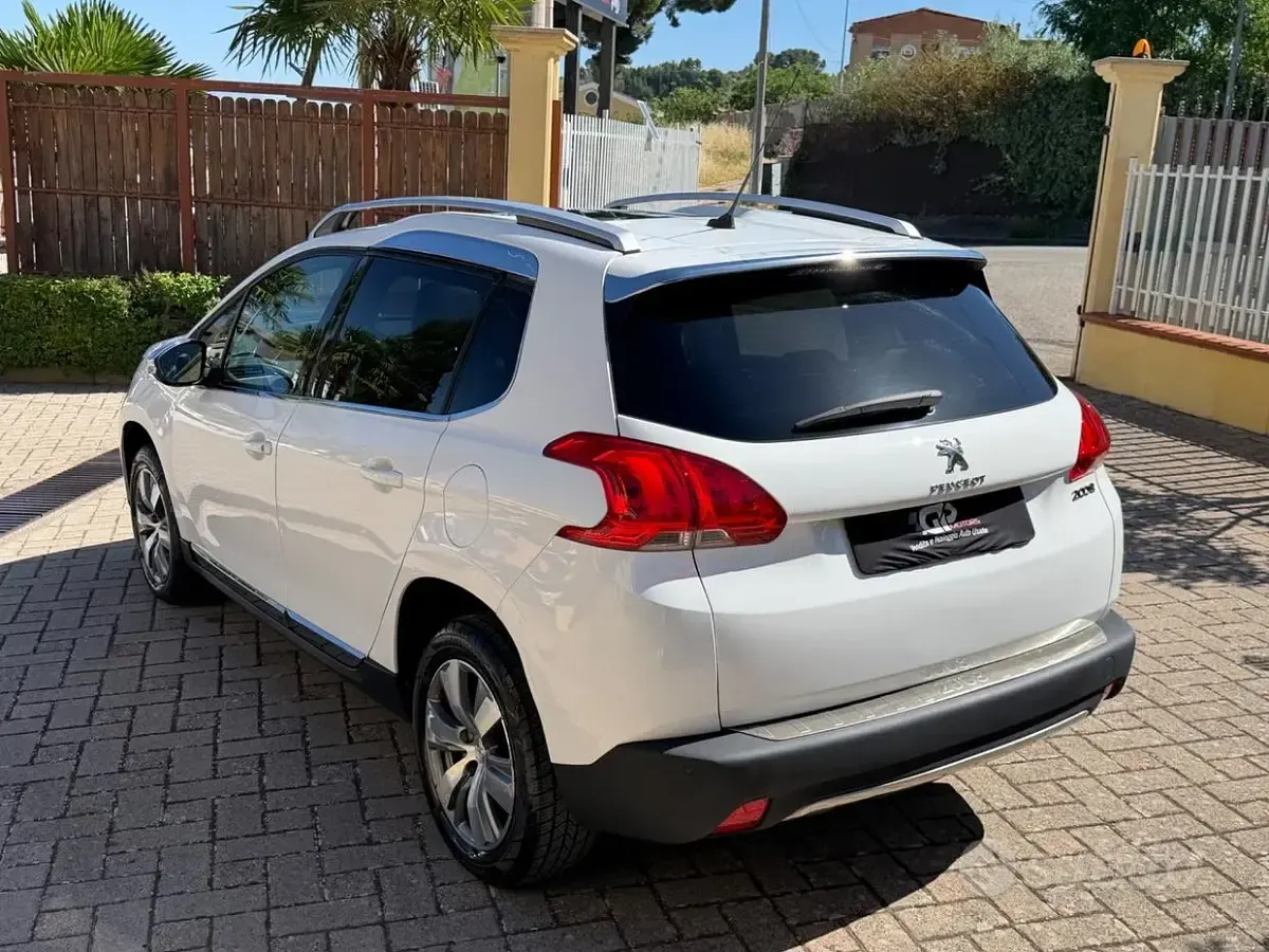 Usata Peugeot 2008 Allure 92 CV (67 kW) 2014 Bianco SUV