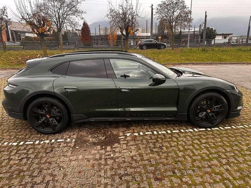 Usata Porsche Taycan Cross Turismo 163 kW (222 CV) 2024 Verde Station wagon