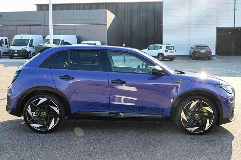 Nuova Abarth 600e Scorpionissima 206 kW (281 CV) 2025 Viola SUV