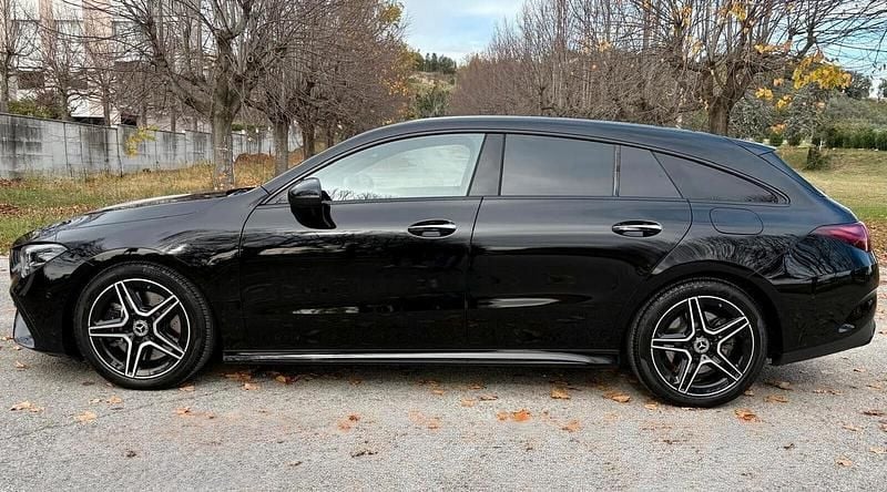 Usata Mercedes CLA180 Shooting Brake AMG Line Premium 136 CV (100 kW) 2023 Nero Station wagon