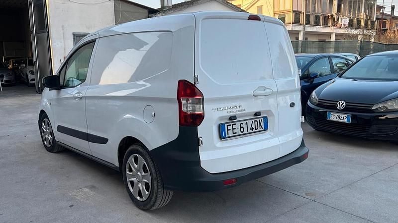 Usata Ford Tourneo Courier Titanium 95 CV (69 kW) 2015 Bianco Monovolume
