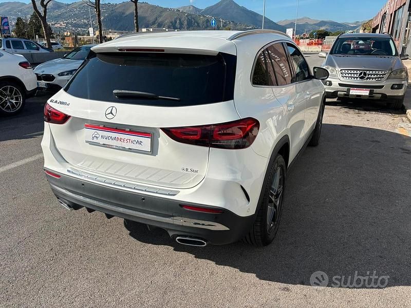 Usata Mercedes GLA200 Premium 149 CV (109 kW) 2022 Bianco SUV