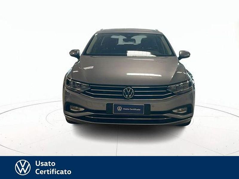 Usata VW Passat Business 150 CV (110 kW) 2024 Grigio / pastello Station wagon