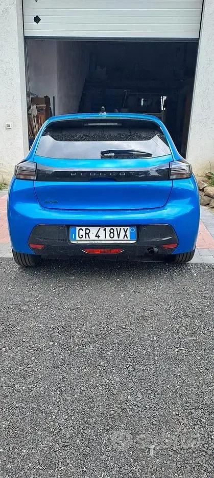 Usata Peugeot 208 101 CV (74 kW) 2024 Utilitaria