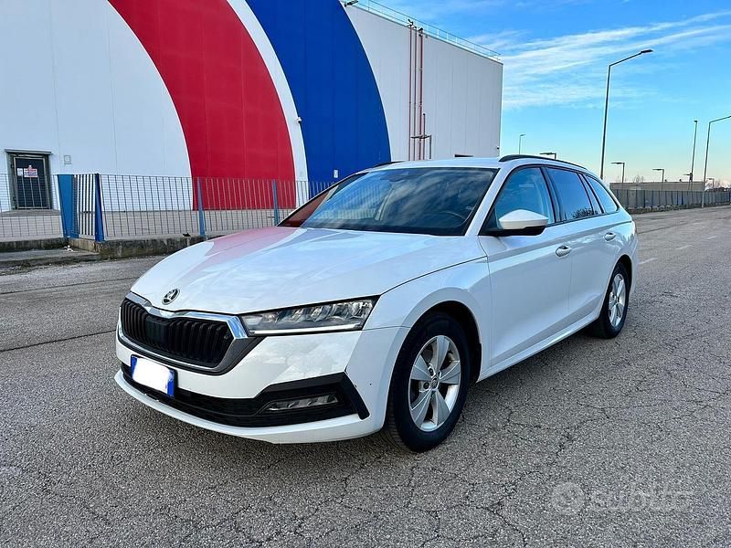 Usata Skoda Octavia 116 CV (85 kW) 2022 Bianco Station wagon
