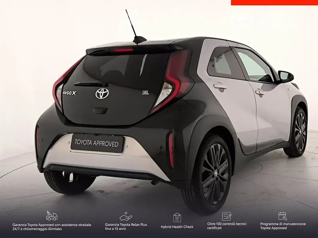 Usata Toyota Aygo X Edition 72 CV (52 kW) 2025 Argento SUV