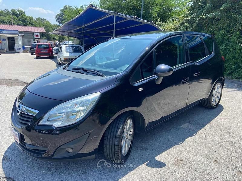 Usado Opel Meriva 101 CV (74 kW) 2011 Negro Monovolumen