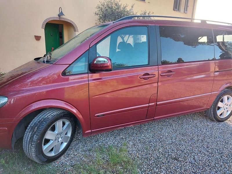 Usata Mercedes Viano 150 CV (110 kW) 2010 Rosso Monovolume