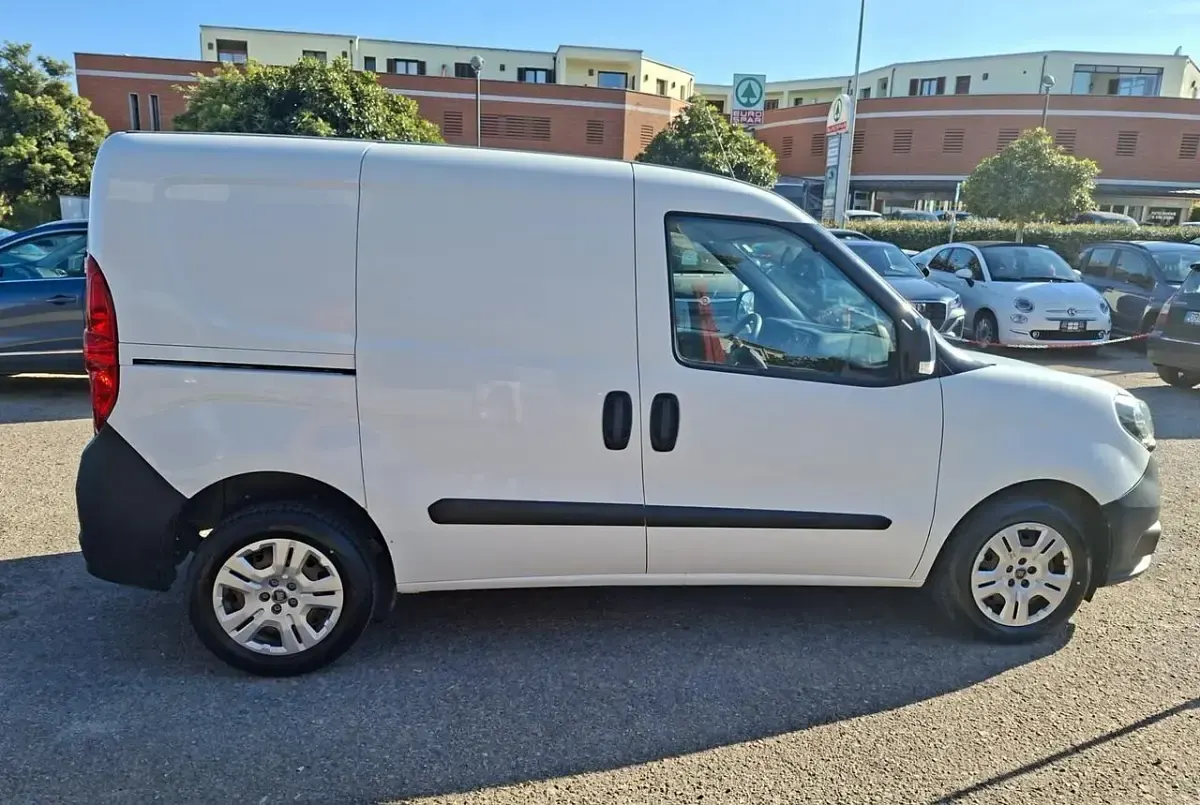 Usata Fiat Doblò 95 CV (69 kW) 2020 Bianco Monovolume