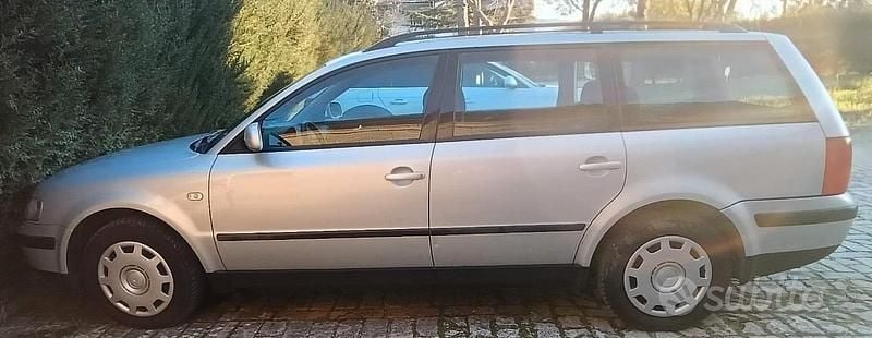 Usata VW Passat 125 CV (91 kW) 2000 Grigio Station wagon