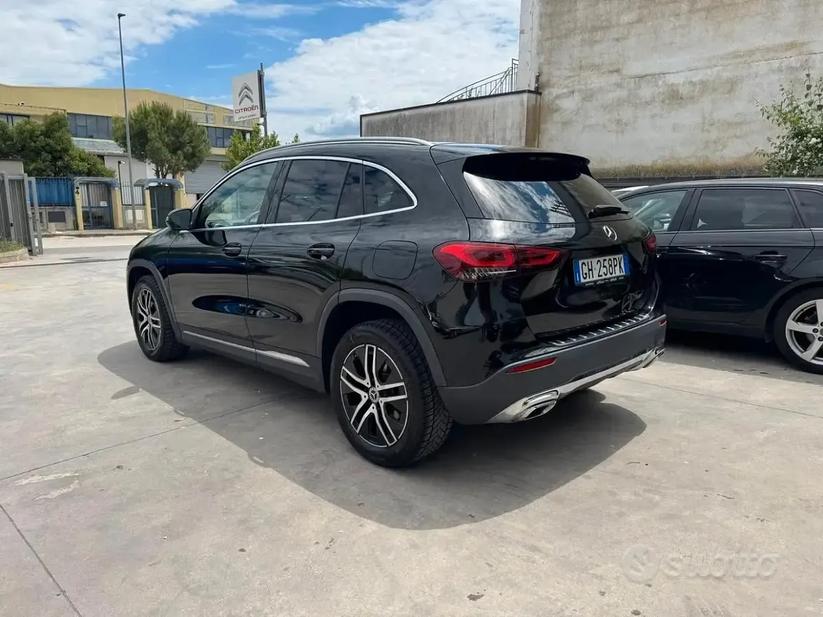 Usata Mercedes GLA180 116 CV (85 kW) 2021 Nero SUV