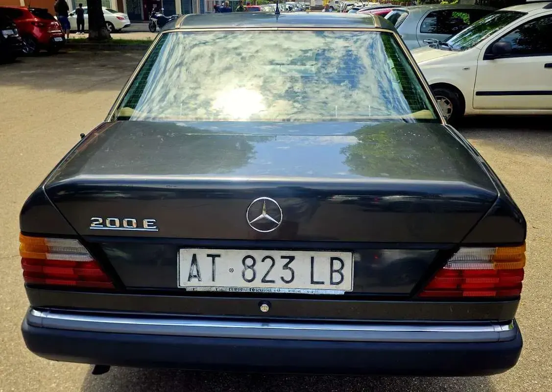 Usata Mercedes E200 122 CV (89 kW) 1990 Berlina