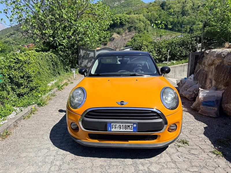 Usata Mini Cooper 75 CV (55 kW) 2016 Giallo Utilitaria