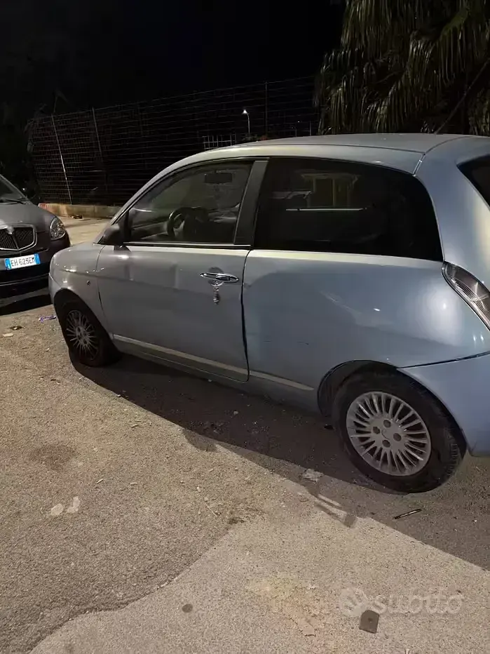 Usata Lancia Ypsilon 60 CV (44 kW) 2004 Utilitaria