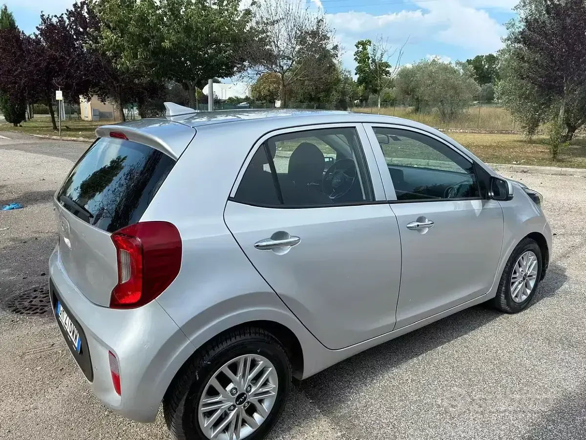 Usata Kia Picanto 67 CV (49 kW) 2022 Grigio Utilitaria