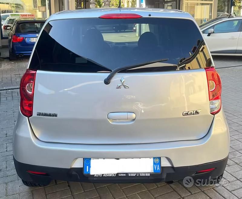 Usata Mitsubishi Colt Invite 95 CV (69 kW) 2009 Grigio Utilitaria