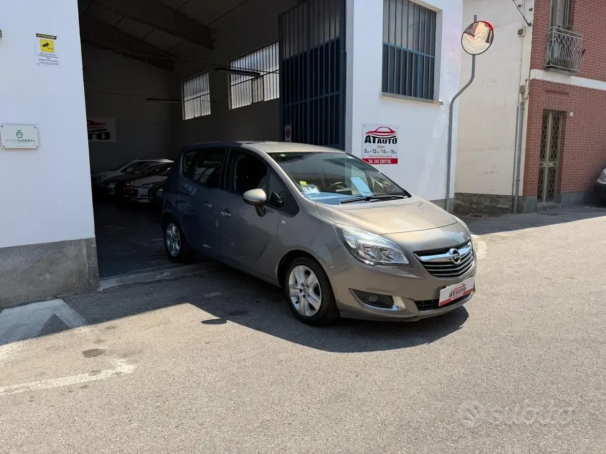 Usata Opel Meriva 120 CV (88 kW) 2015 Monovolume